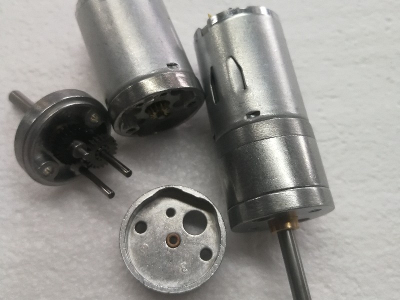 深圳直流電機(jī)電機(jī)廠家為您揭秘:電動(dòng)磨腳器微型直流電機(jī)